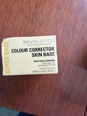 Revolution Colour Corrector Skin Base - Banana Yellow